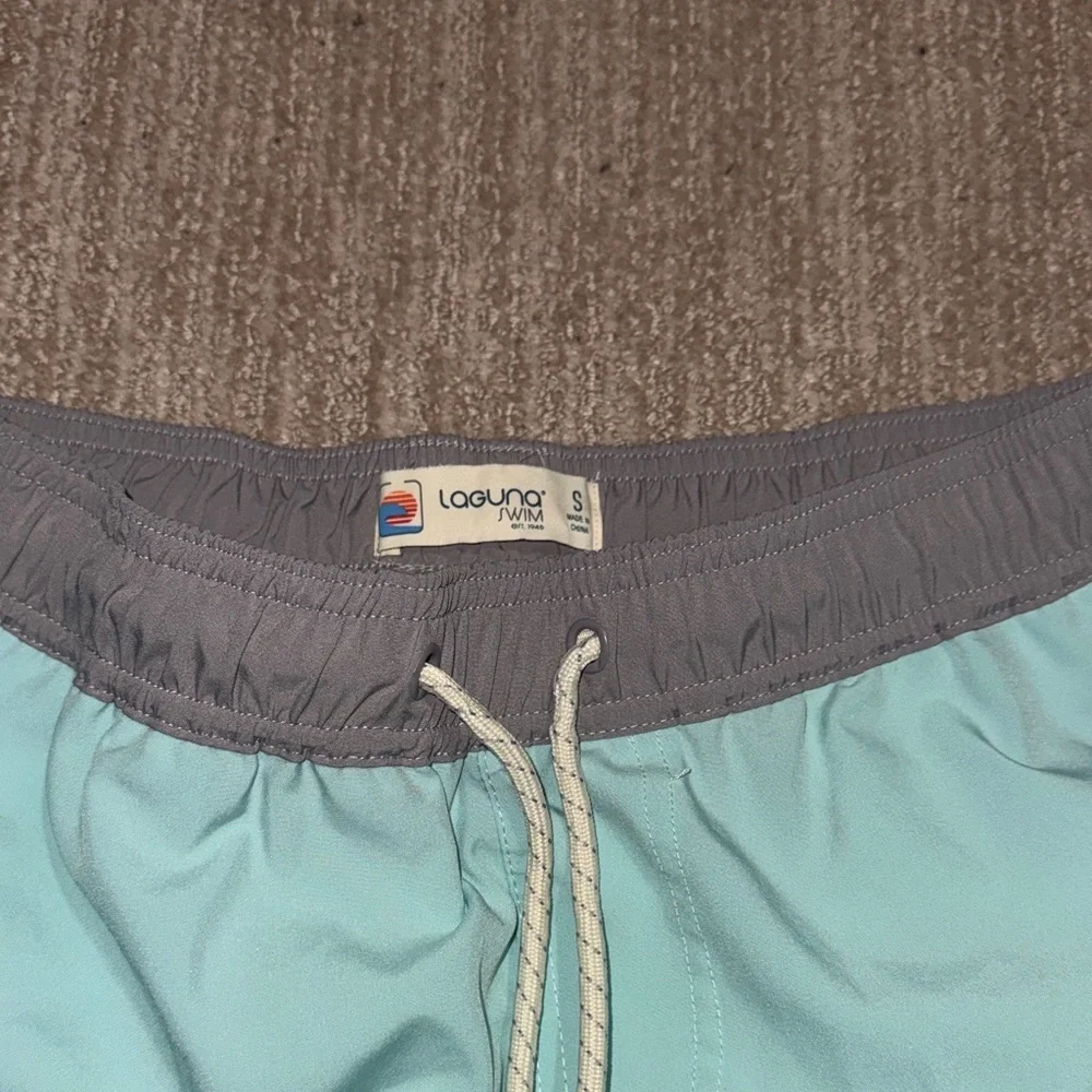 Laguna Men Size S Turquoise 6 Inch Inseam Lined Hybrid Shorts Swim Athletic